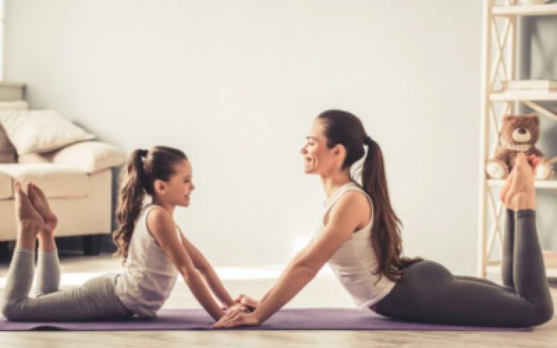 Yoga στο σπίτι σε καιρό καραντίνας - 4 βήματα για να διατηρήσετε την ηρεμία σας